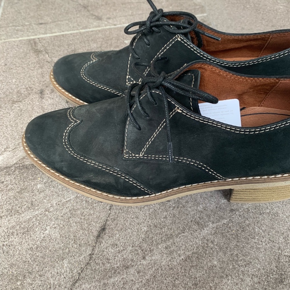 NWT Genuine leather black tie up Loafers